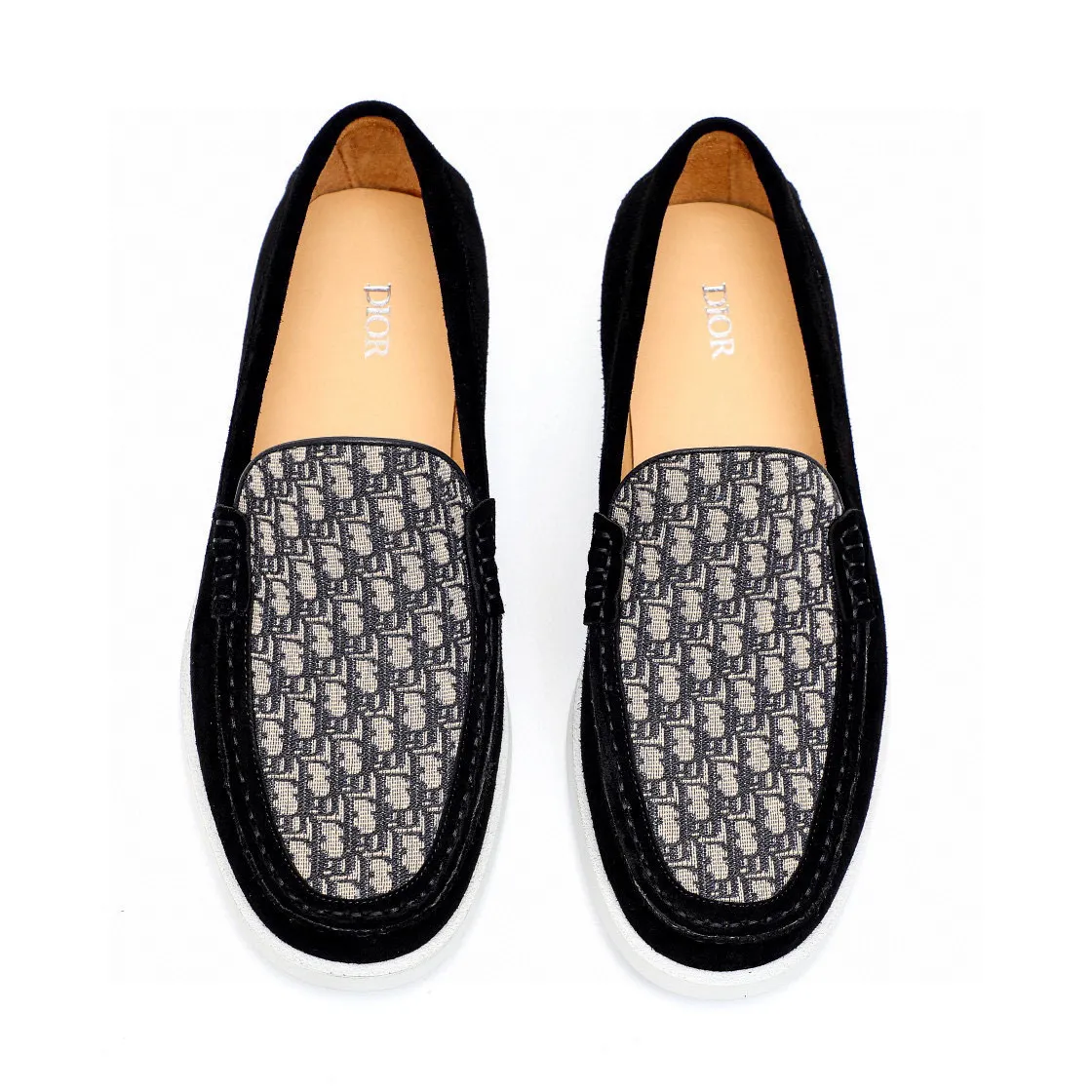 Men's shoes 💰460 💐Original packaging Product trademark: Dior "Dior" casual leather shoes Regular size: 38-44 (45.46.47🉑️Customized) Product materials: Selected Italian imported first-layer suede cowhide upper, imported water-dyed 🐂 cowhide lining. Strong three-dimensional visual effect, original rubber outsole Color: 3⃣️colors available